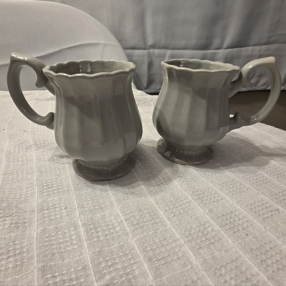 Gibson Pedestal Mug